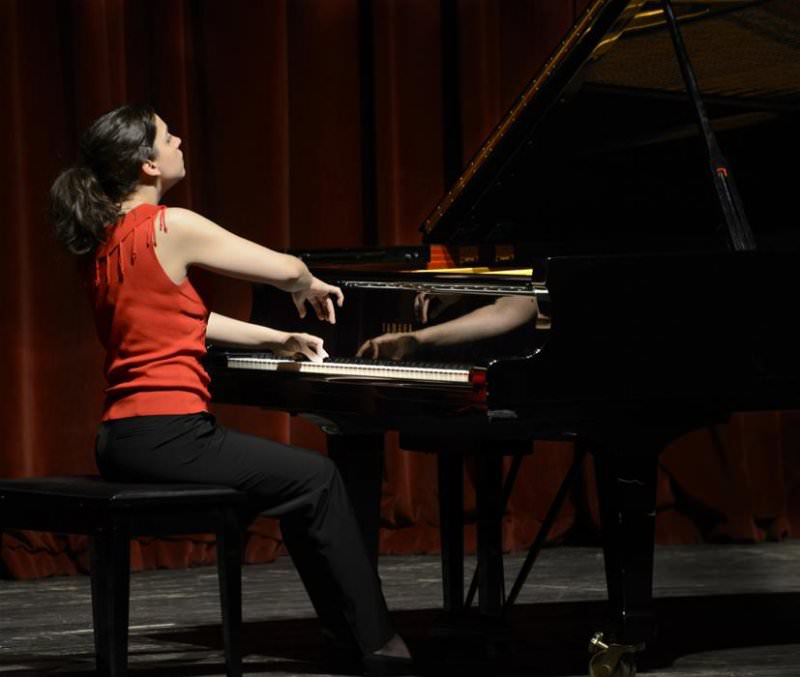 Bir Klasik Müzik Elçisi Olga Scheps Mersin?de Konser Verdi