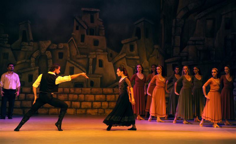Zorba, Mersin Prömiyerinde Büyüledi