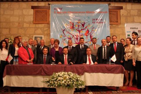 9. mersin uluslararası müzik festivali basın toplantısı 06 mayıs 2010 perşembe günü gerçekleştirildi