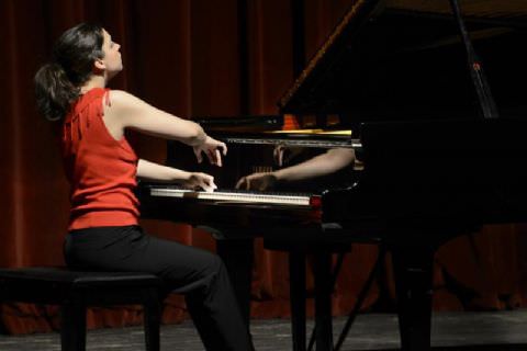 Bir Klasik Müzik Elçisi Olga Scheps Mersin?de Konser Verdi