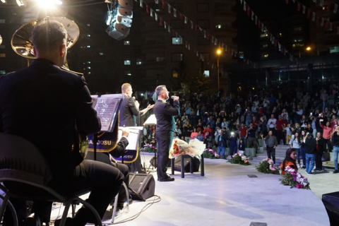 Deniz Kuvvetleri Komutanlığı Orkestrası Mersin?in kalbini çaldı