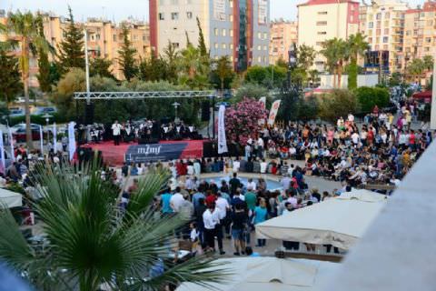 Hakan Aysev ve Mersin Büyükşehir Belediyesi Kent Orkestrası