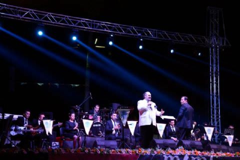 Hakan Aysev ve Mersin Büyükşehir Belediyesi Kent Orkestrası