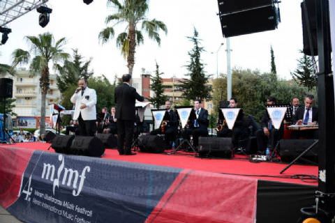 Hakan Aysev ve Mersin Büyükşehir Belediyesi Kent Orkestrası