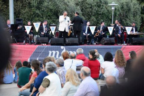 Hakan Aysev ve Mersin Büyükşehir Belediyesi Kent Orkestrası