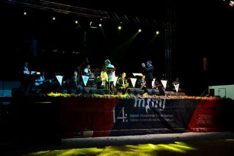 Hakan Aysev ve Mersin Büyükşehir Belediyesi Kent Orkestrası