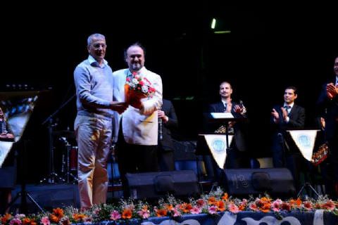 Hakan Aysev ve Mersin Büyükşehir Belediyesi Kent Orkestrası