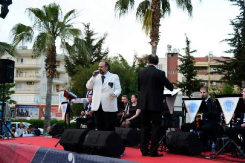 Hakan Aysev ve Mersin Büyükşehir Belediyesi Kent Orkestrası
