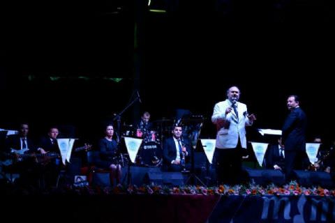 Hakan Aysev ve Mersin Büyükşehir Belediyesi Kent Orkestrası