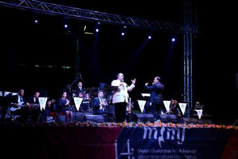 Hakan Aysev ve Mersin Büyükşehir Belediyesi Kent Orkestrası