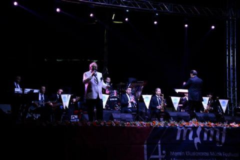 Hakan Aysev ve Mersin Büyükşehir Belediyesi Kent Orkestrası