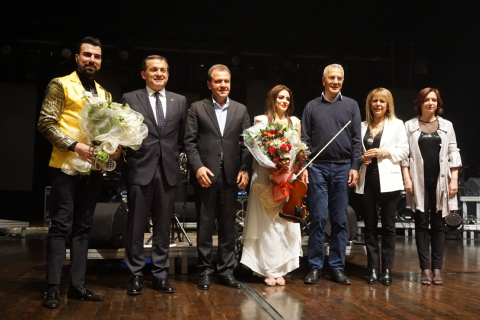 Hanine Al Alam ve kanun virtüözü Ahmet Baran