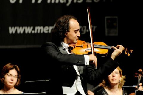 Kemanın Genç Starı Mario Hossen Mersin'li Sanatseverleri Büyüledi