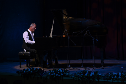 Kerem Görsev Trio Konseri