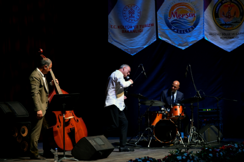Kerem Görsev Trio Konseri