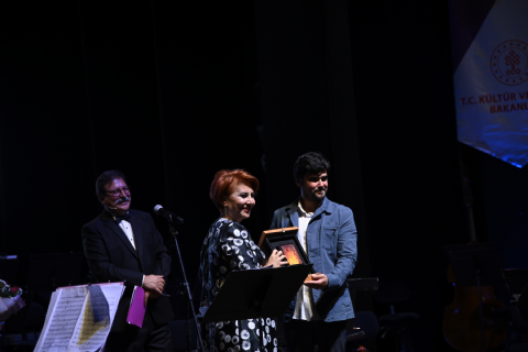 Mersin Festivaline Görkemli Açılış