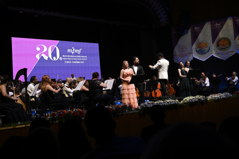 Mersin Festivaline Görkemli Açılış