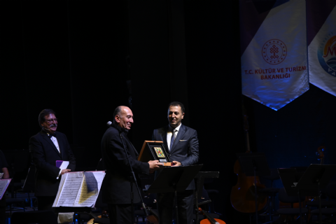 Mersin Festivaline Görkemli Açılış