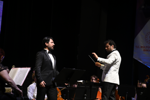 Mersin Festivaline Görkemli Açılış