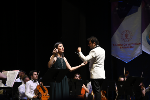Mersin Festivaline Görkemli Açılış