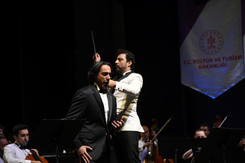 Mersin Festivaline Görkemli Açılış