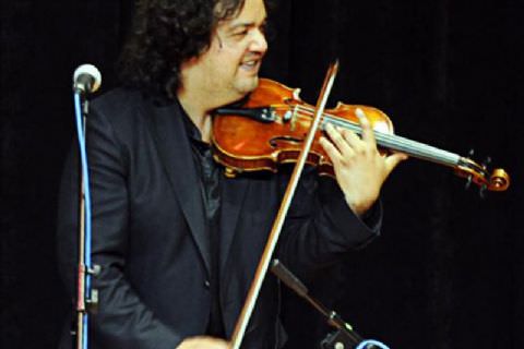 Mersin?e Çigan Ritmini, Efsane Keman Stradivarius Taşıdı