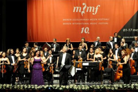 Şefika KUTLUER ve Eskişehir?in Genç Orkestrası Mersin?i Büyüledi